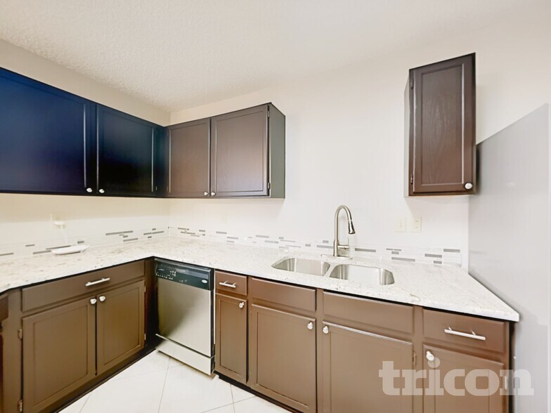 Building Photo - 4827 Fern Lake