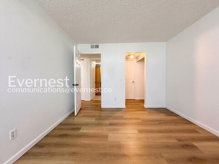 Building Photo - 6470 S Dayton St
