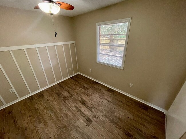 Building Photo - Convenient Location off Halls Mill