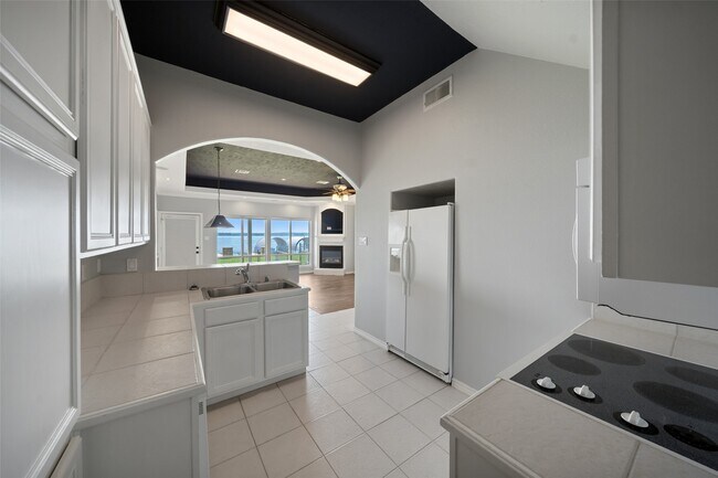 Building Photo - 16 Regency Pt
