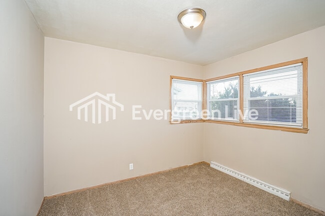 Building Photo - 8715 W Lawrence Ave