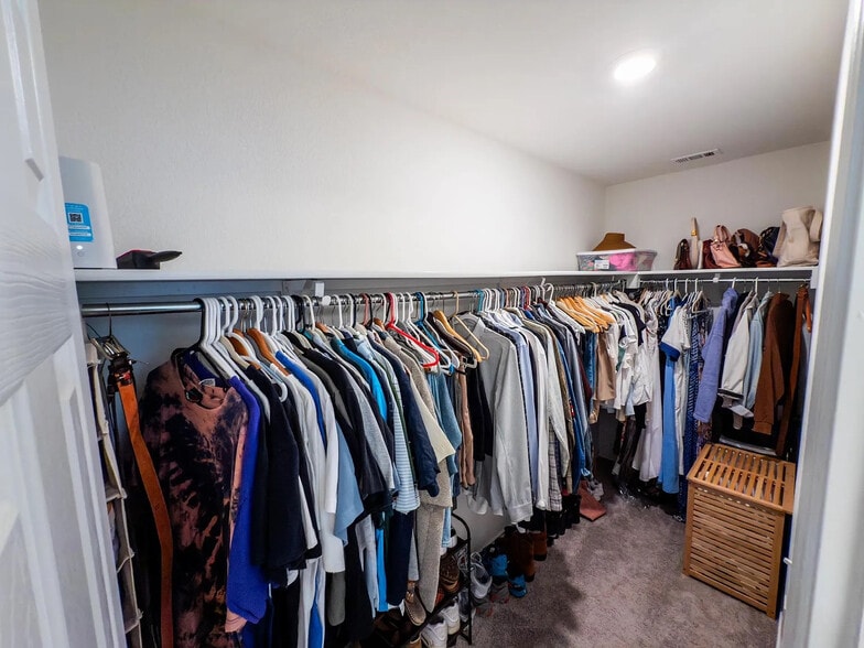 Building Photo - Room in House on Conestoga Wagon Way
