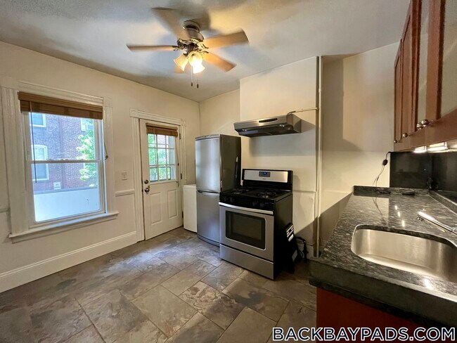 Building Photo - 49 St Germain St