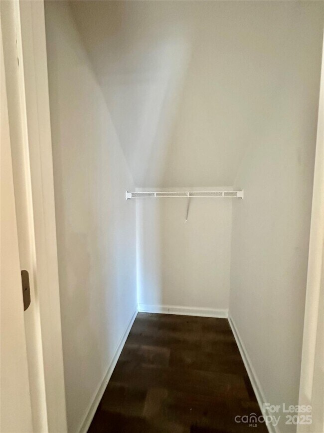 Building Photo - 1210 Leno Ln