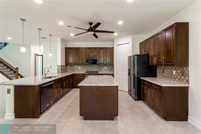 Building Photo - 8127 Rainforest Jasper Ln
