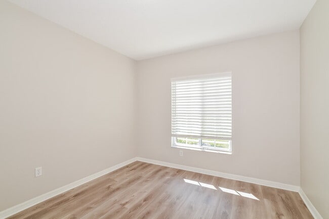 Building Photo - 15261 Harrowgate Way