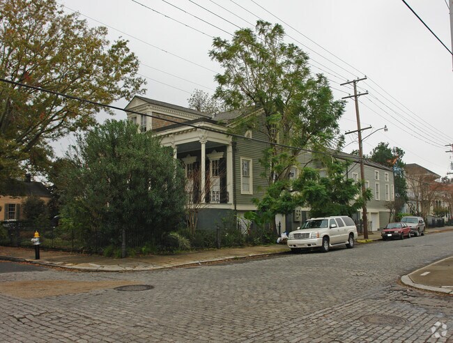 Primary Photo - 1793 Coliseum St