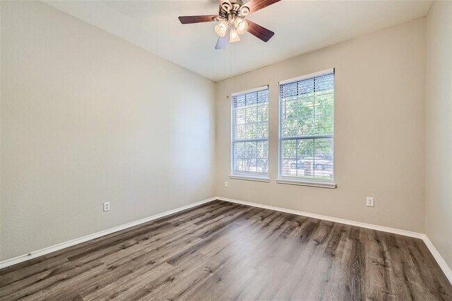 Building Photo - 103 Hollow Tree Dr