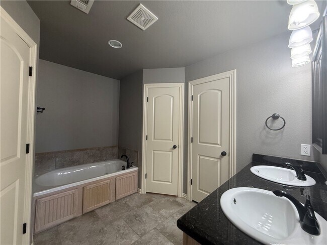Building Photo - 1520 Amber Way