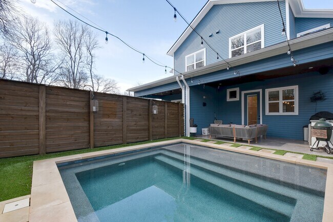 Building Photo - 1411 Cometa St