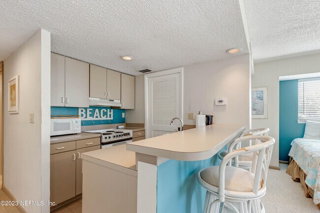 Building Photo - 630 Summer Pl