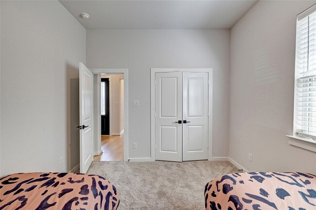Building Photo - 10631 Hidden Rock Dr