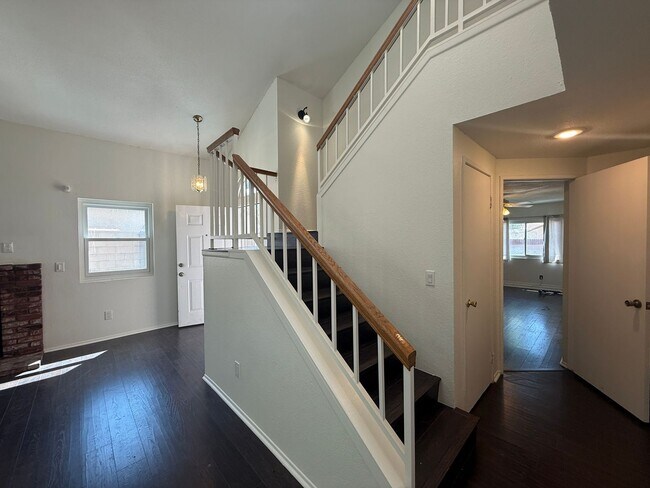 Building Photo - Lancaster 3 Bedroom + 2 Bathroom