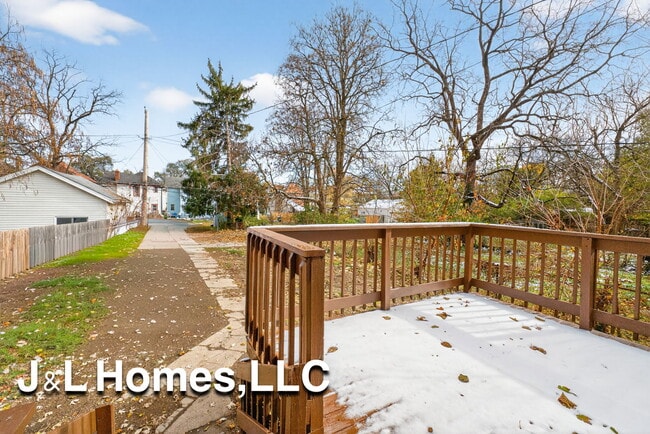 Building Photo - 888 Miller Ave