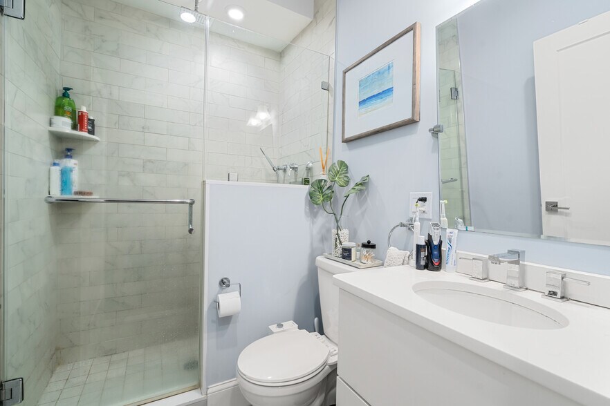 Building Photo - 275 Old Colony Ave