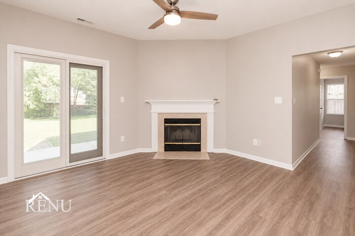 Building Photo - 2710 Lucas Dr