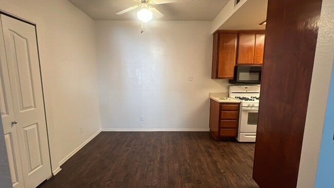 Building Photo - West Lancaster Condo in Pine Creek Village...