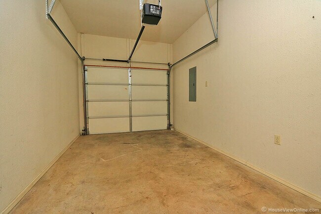 Building Photo - Amblewood  1345/1347