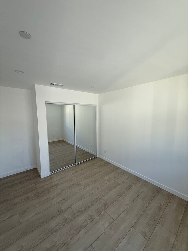 Building Photo - 22026 Saticoy St