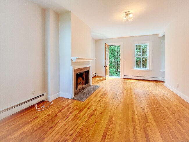 Building Photo - 62 Spruce St