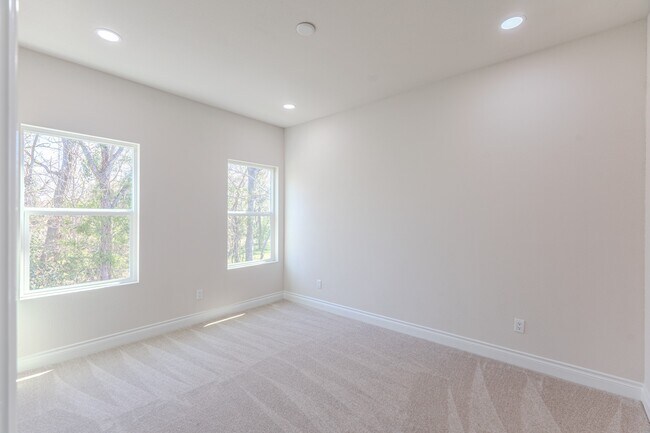 Building Photo - 6814 Champion Ln