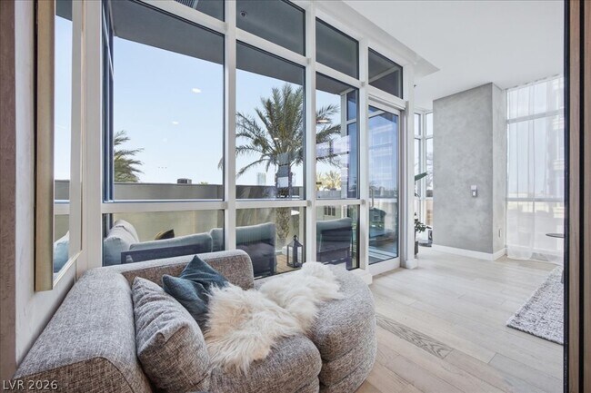Building Photo - 4575 Dean Martin Dr