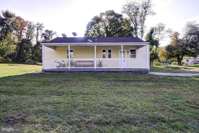Building Photo - 12009 Piney Meetinghouse Rd