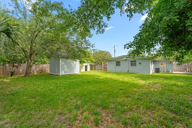 Building Photo - 6766 Londonbridge Ln