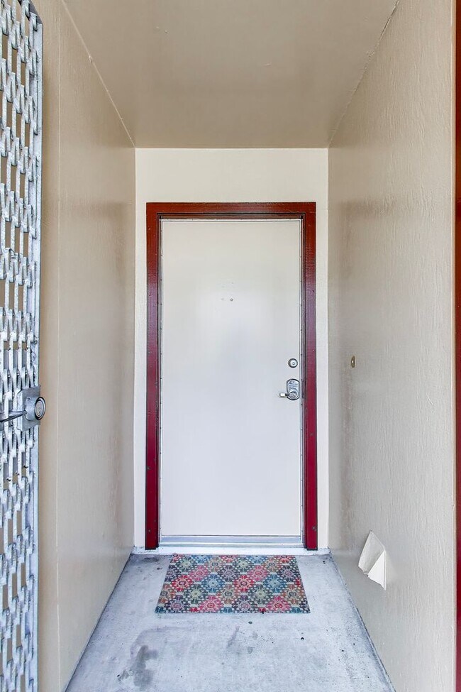 Building Photo - Beautiful 4-Bedroom, 2-Bathroom Daly City Home for Rent