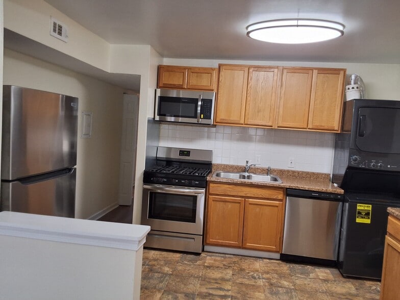 Upgraded kitchen - 8417 Greenbelt Rd