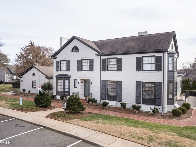 Building Photo - "Charming 2-Bedroom Gem with Granite Elegance in Charlotte's Heart!"