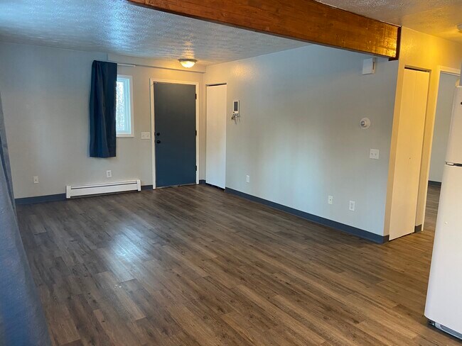 Building Photo - 200 W Heritage Drive