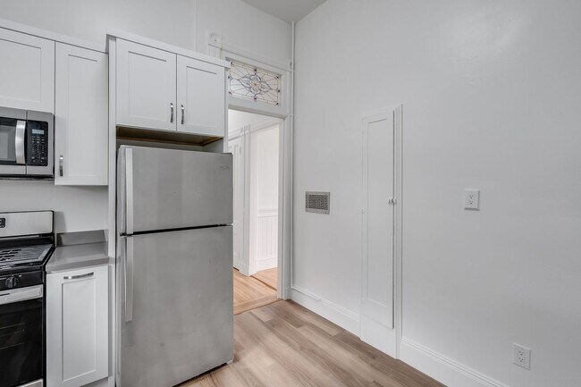 Building Photo - Remodeled pet friendly, top floor 2BR with in-unit laundry