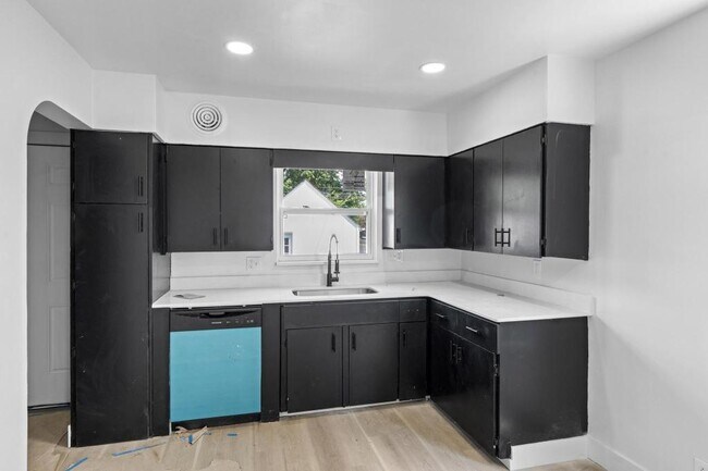 Building Photo - 1210 Arbor Ave