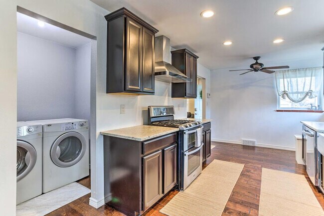 Building Photo - 991 S Bryant St