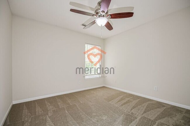 Building Photo - 3 bed / 2.5 bath - Move-in today!