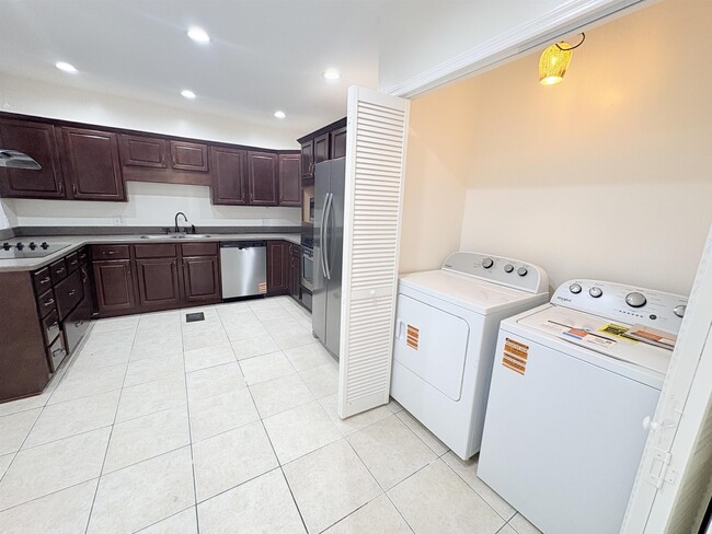 Building Photo - 212 Barbourville Dr
