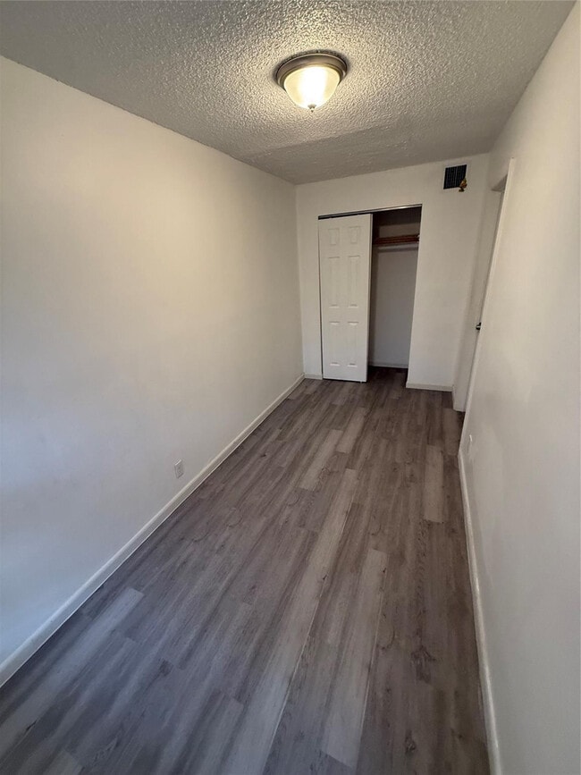 Building Photo - 6840 Pembroke Rd