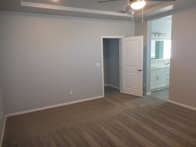 Building Photo - 833 Paseo Dulce Ave