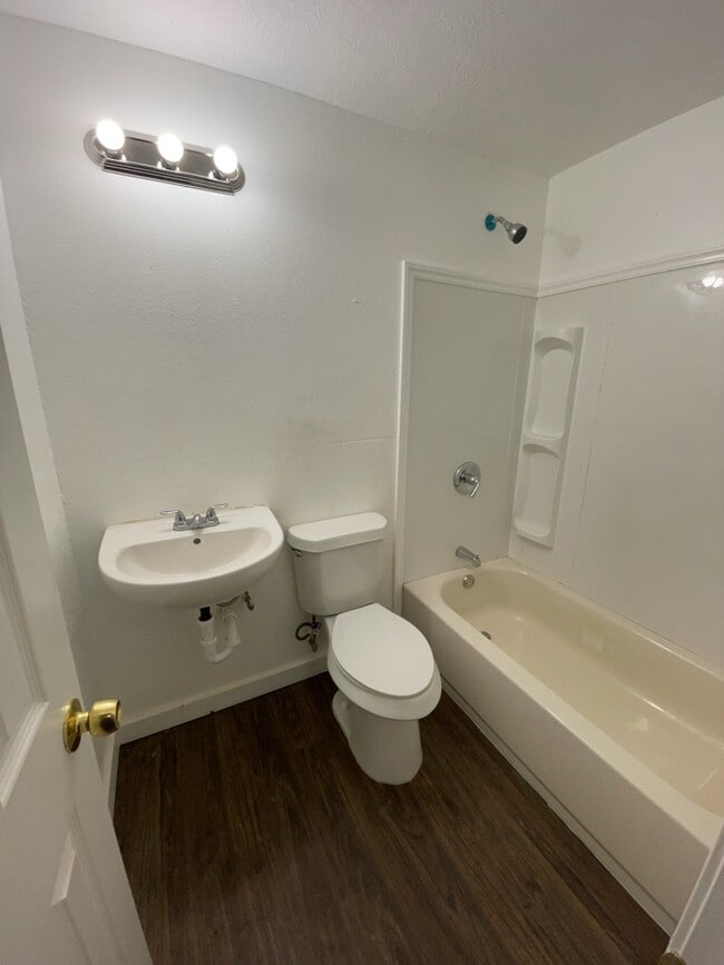 Building Photo - 2469 Belvedere Dr