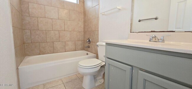 Building Photo - 7123 Oval Rock Dr