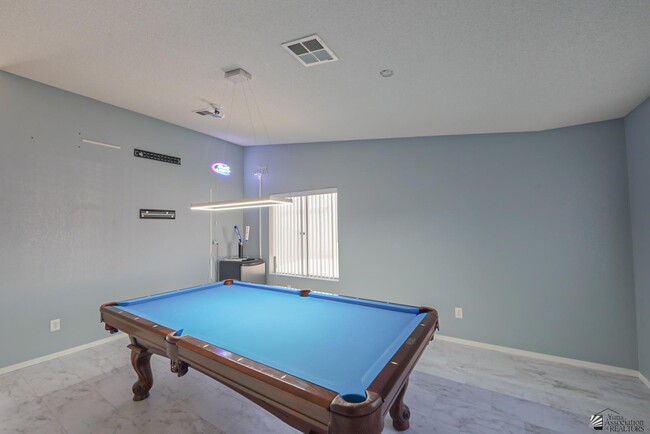 Building Photo - 643 13th St