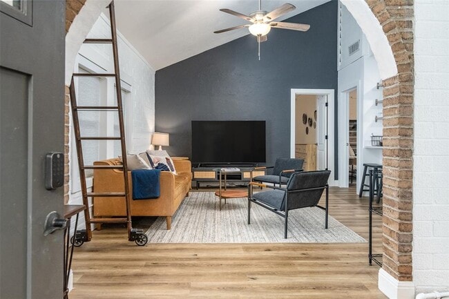 Building Photo - 1507 Holly St