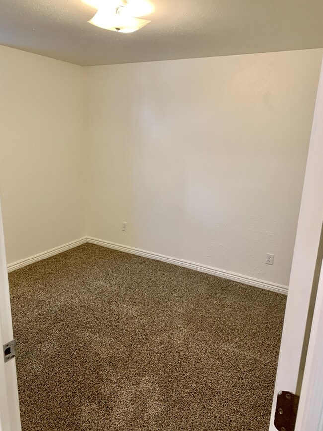 Building Photo - 3895 Kitt Dr