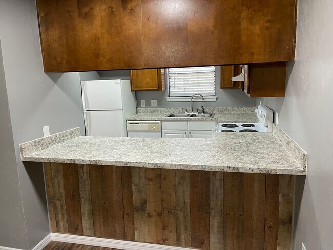 Building Photo - 2BED/2BATH DOWNSTAIRS NEAR GOV SQ