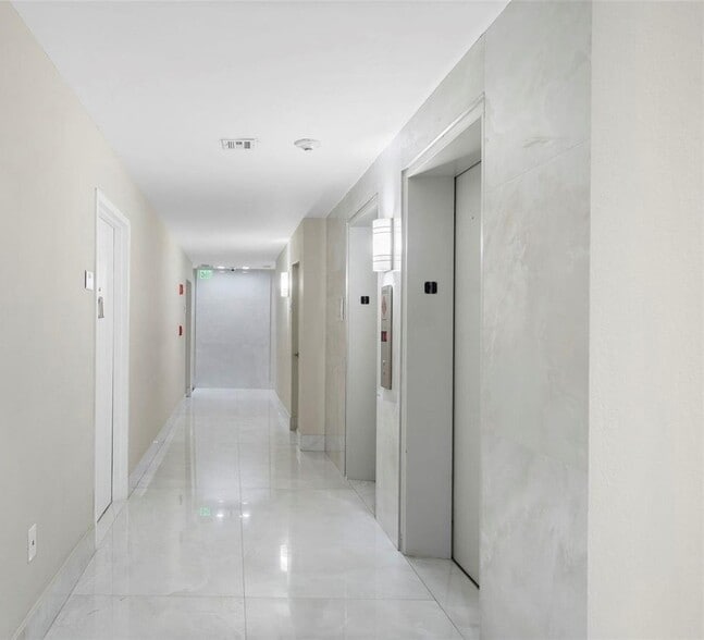 Hallway - 2401 S Ocean Dr