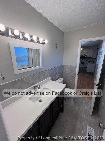 Building Photo - 219 Ingleside Dr
