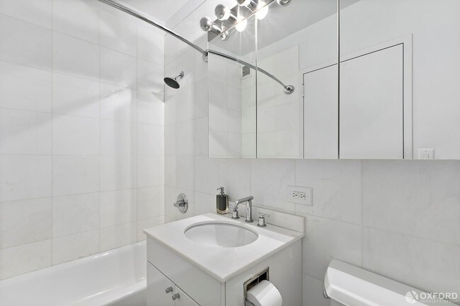 Building Photo - 112 John Street