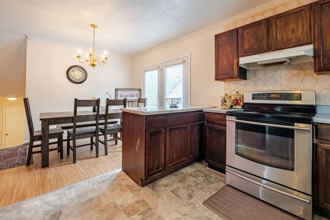 Building Photo - 305 Humble Rd