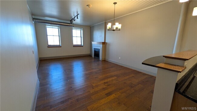 Building Photo - 149 Swan St